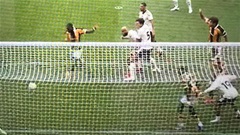CĐV MU bức xúc khi Maguire 'kèm siêu chặt' đồng đội Mazraoui